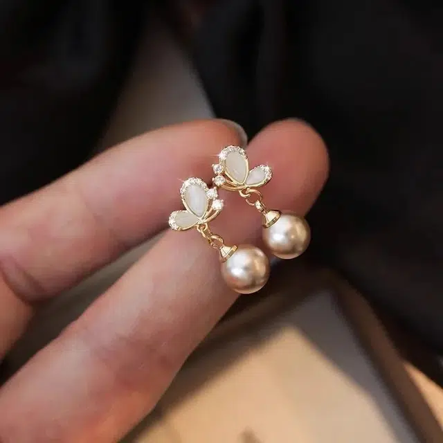 彤彤兔 法式轻奢春夏高级感香槟色耳环气质蝴蝶耳饰品#好运 合金树脂 耳钉 女款