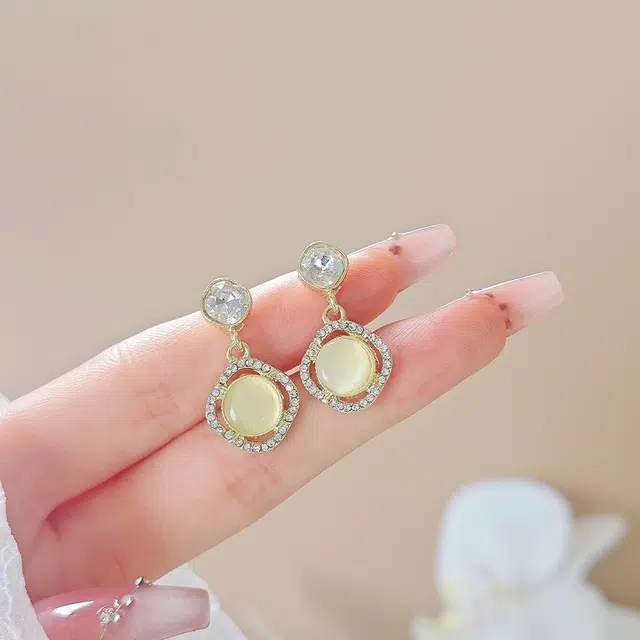 彤彤兔 百搭镶钻气质耳环女小众法式复古轻奢高级感简约耳饰 合金树脂 耳钉 女款