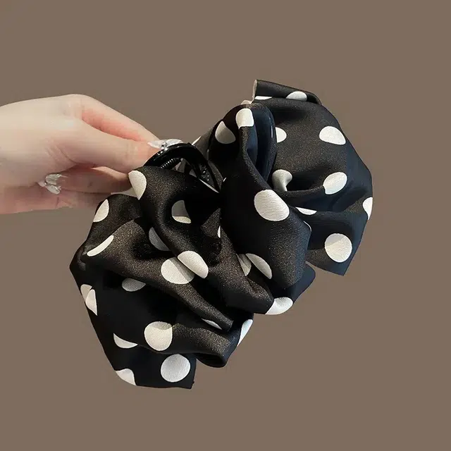 彤彤兔 波点云朵大号抓夹泡泡高级感蝴蝶结后脑勺鲨鱼夹#好运 布艺 发夹 女款
