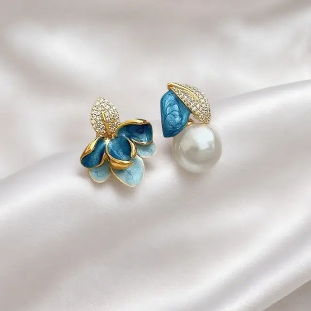 彤彤兔 花瓣耳环高级感轻奢法式复古优雅气质耳饰女 合金树脂 耳钉 女款