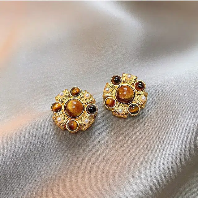 彤彤兔 法式复古高级感轻奢优雅小众百搭设计感耳饰 合金树脂 耳钉 女款