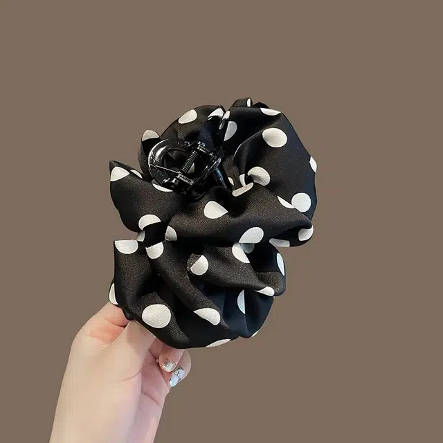 彤彤兔 波点云朵大号抓夹泡泡高级感蝴蝶结后脑勺鲨鱼夹#好运 布艺 发夹 女款