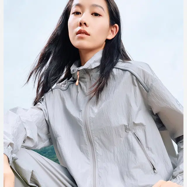 美力城 宽松通勤时尚舒适连帽长袖 超轻透气防紫外线防晒服 女款