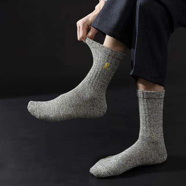 梦特娇 纯色休闲加厚款刺绣舒适商务冬季中筒袜 男款