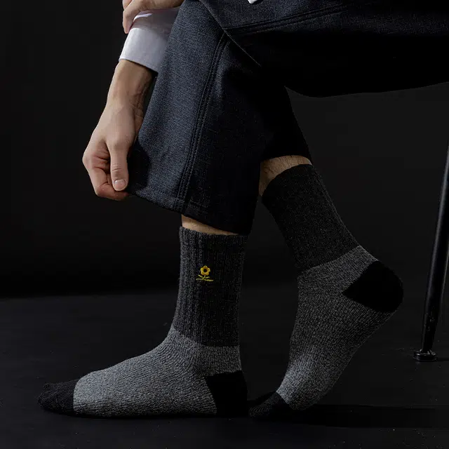 梦特娇 抗寒粗针织撞色时尚简约舒适保暖轻奢休闲商务中筒袜 男款