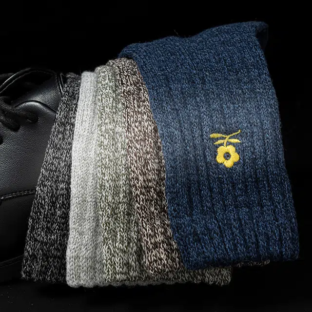 梦特娇 纯色休闲加厚款刺绣舒适商务冬季中筒袜 男款