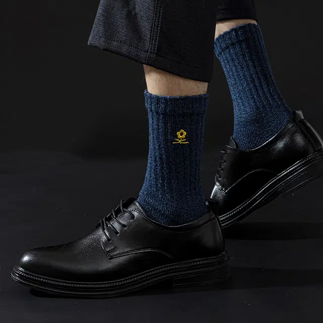 梦特娇 纯色休闲加厚款刺绣舒适商务冬季中筒袜 男款