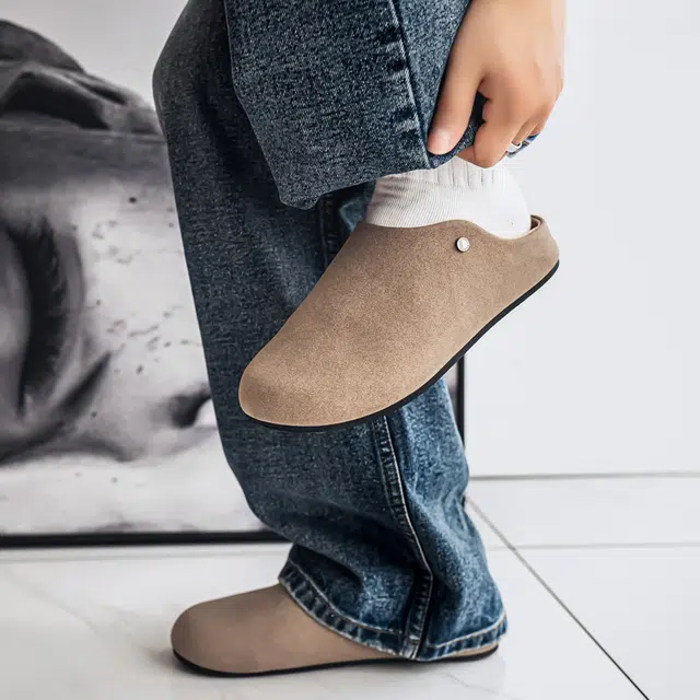 南极人 勃肯复古轻奢高级感软底舒适通勤 橡胶底 静音防磨包头拖鞋 男款