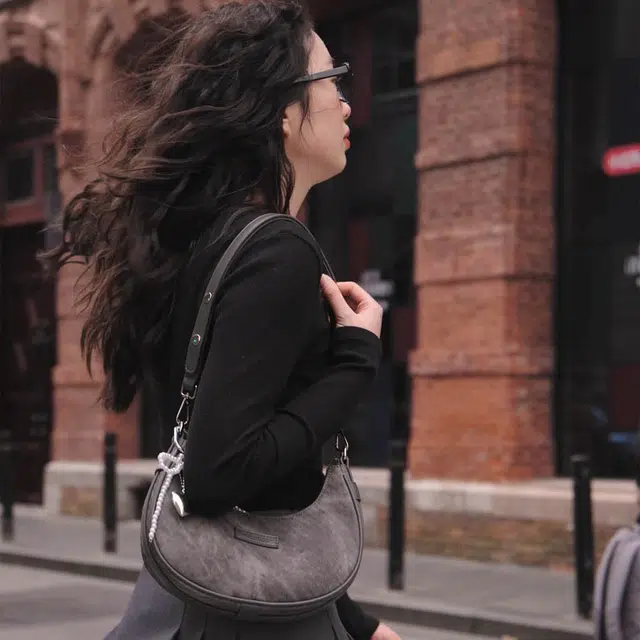 森马 洋气精致 合成革 新月包单肩包 女款 多色