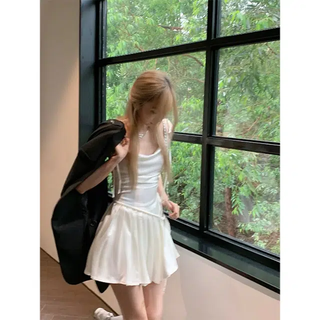 沐晓欣 法式设计感纯欲风时尚舒适百搭休闲小个子短裙高腰含腰带吊带连衣裙 女款 高级白