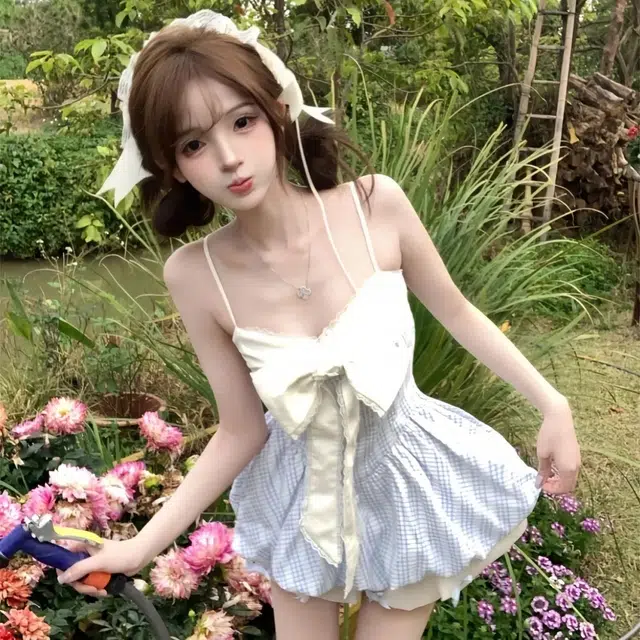 沐晓欣 性感纯欲风撞色蝴蝶结设计感假两件花苞短裙格调气质优雅高级感百搭修身收腰优雅蓝色格纹吊带连衣裙 女款