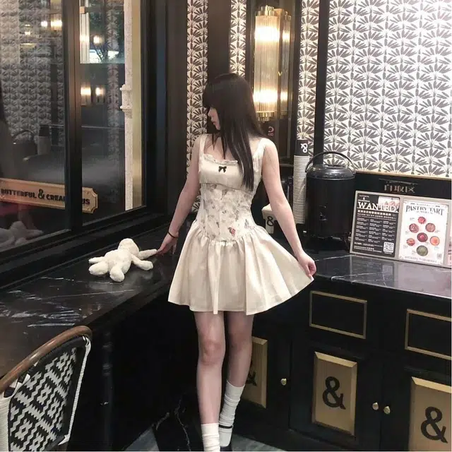 沐晓欣 时尚舒适法式复古甜美高级设计感气质优雅舒适减龄蝴蝶结印花修身显瘦百搭蓬蓬短裙子吊带连衣裙 女款