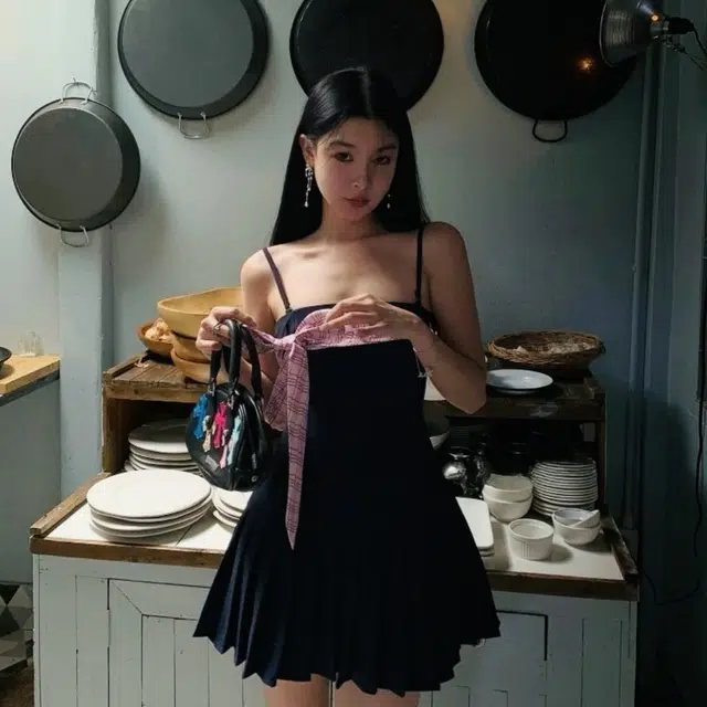 沐晓欣 可爱甜辣妹乖乖女气质优雅时尚舒适高级设计感蝴蝶结性感收腰修身百搭百褶短裙吊带连衣裙 女款