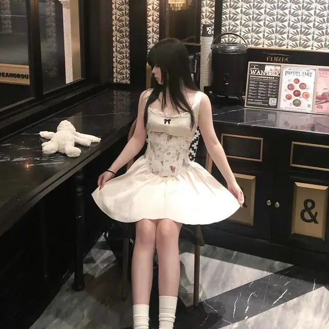 沐晓欣 时尚舒适法式复古甜美高级设计感气质优雅舒适减龄蝴蝶结印花修身显瘦百搭蓬蓬短裙子吊带连衣裙 女款