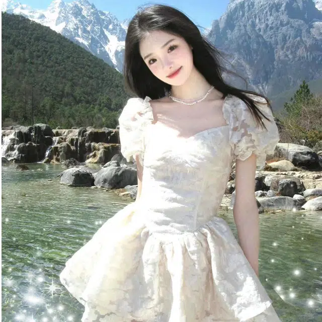 沐晓欣 法式复古风轻奢感甜美泡泡袖设计感拼接方领高级感收腰时尚舒适气质公主裙夏季短袖连衣裙 女款 米白色