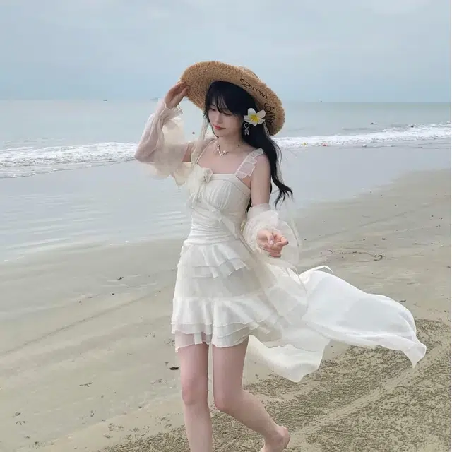 沐晓欣 设计感强烈海边度假乖乖女穿搭法式优雅气优雅质感设计感小众雪纺拖尾度假纯欲风仙女不规则裙摆小众选择拖尾设计吊带连衣裙 女款
