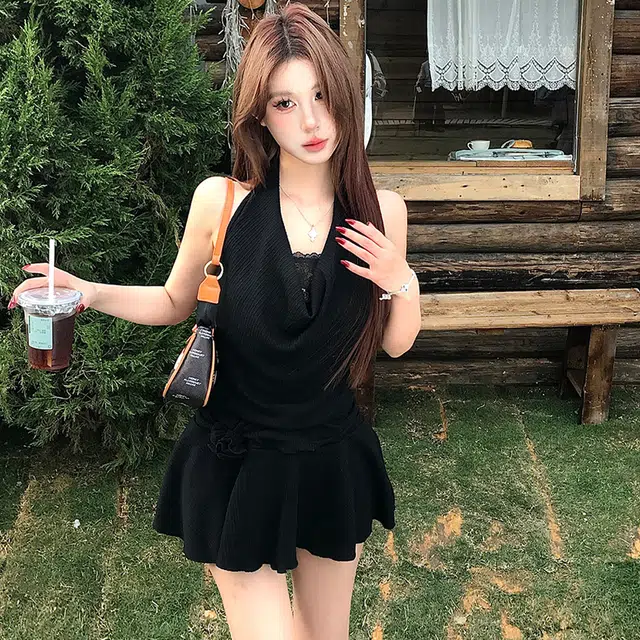 沐晓欣 法式设计暗夜精灵性感挂脖气质优雅百搭修身高腰显瘦纯欲性感辣妹风假两件蕾丝时尚舒适简约设计显瘦性感无袖连衣裙 女款