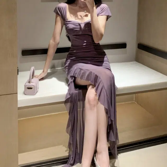 沐晓欣 夏季法式复古优雅气质修身时尚高级感辣妹风简约舒适高贵网纱显瘦收腰长款方领高腰吊带连衣裙 女款