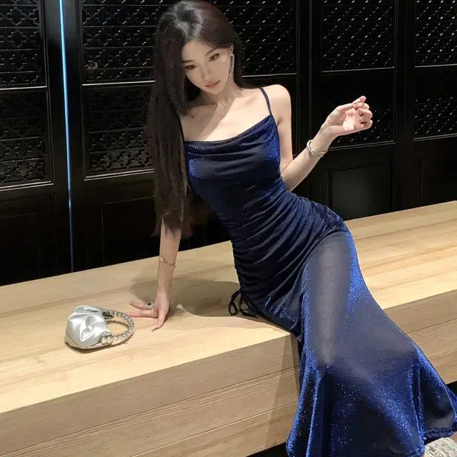沐晓欣 法式复古优雅气质修身简约舒适吊带连衣裙 女款
