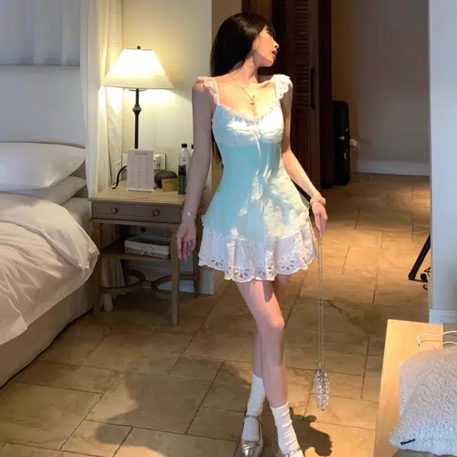 沐晓欣 纯欲风时尚舒适海盐精灵两件套海边度假裙吊带裙收腰辣妹蕾丝边度假小飞袖假两件蕾丝上衣裙装套装 女款