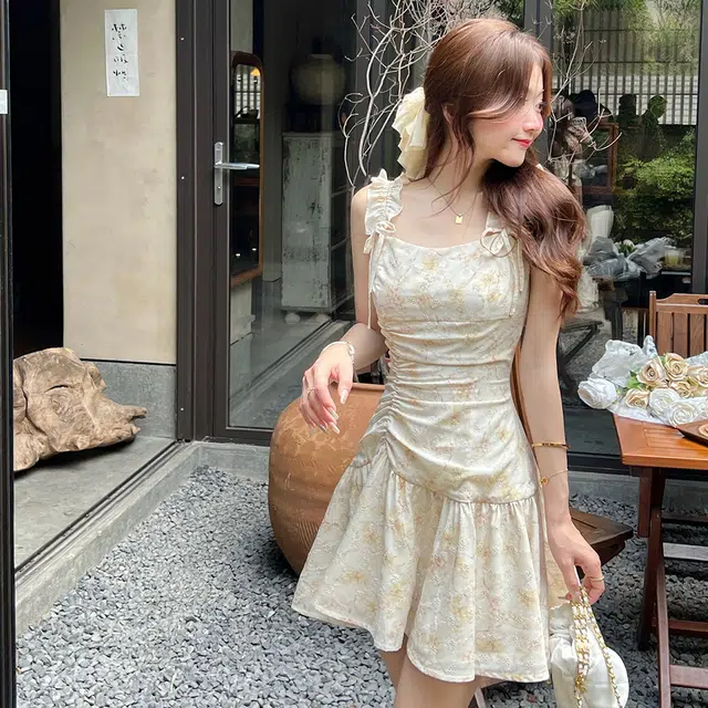 沐晓欣 甜酷风夏装甜美可爱风方领碎花收腰修身气质优雅搭配小个子轻熟盐系轻熟穿搭炸街减龄时尚舒适百搭吊带连衣裙 女款