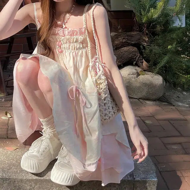 沐晓欣 碎花甜美可爱风蝴蝶印花少女感海边度假气质优雅日常通勤小个子乖乖女穿搭舒适时尚简约百搭不规则短裙吊带连衣裙 女款