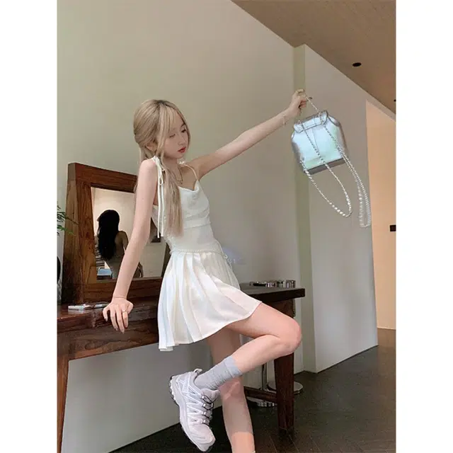 沐晓欣 法式设计感纯欲风时尚舒适百搭休闲小个子短裙高腰含腰带吊带连衣裙 女款 高级白