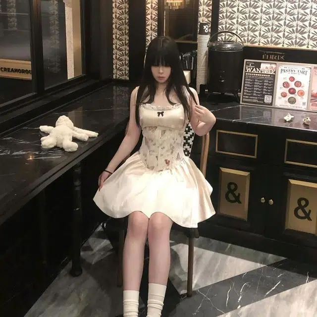 沐晓欣 时尚舒适法式复古甜美高级设计感气质优雅舒适减龄蝴蝶结印花修身显瘦百搭蓬蓬短裙子吊带连衣裙 女款