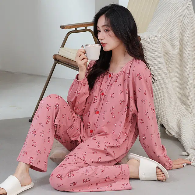 棉基因 胸垫系列 印花防凸点大码简约舒适亲肤透气长袖长裤带双侧口袋家居服休闲可外穿睡衣套装 女款 火龙果色