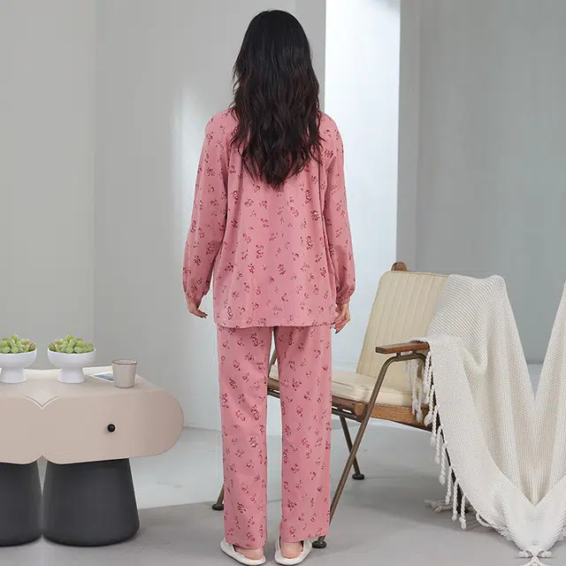 棉基因 胸垫系列 印花防凸点大码简约舒适亲肤透气长袖长裤带双侧口袋家居服休闲可外穿睡衣套装 女款 火龙果色