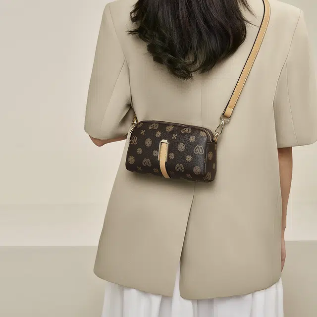 老人头 时尚高级感休闲百搭通勤 合成革 斜挎包 常规 女款 啡色