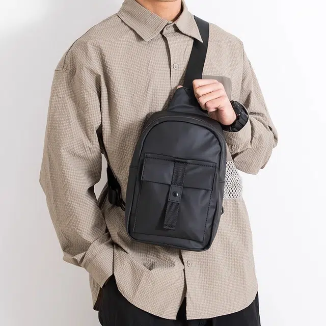 老人头 简约通勤商务时尚 合成革 胸包 男款 黑色