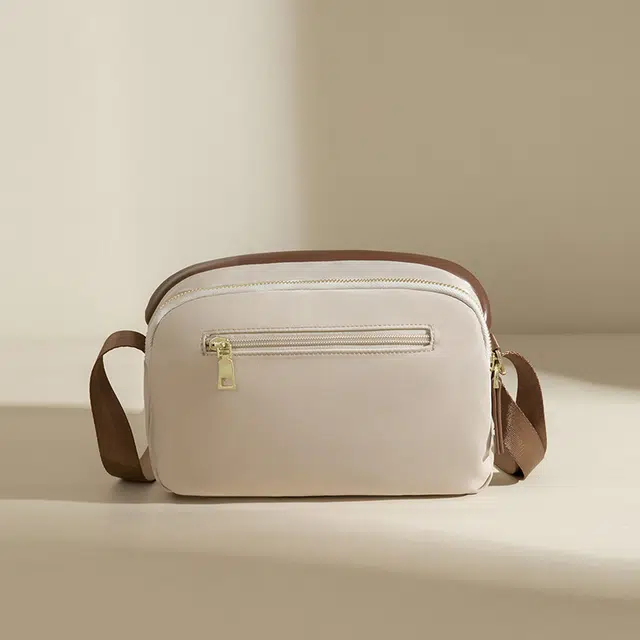 老人头 通勤百搭柔软褶皱设计小众设计感休闲 牛津纺 斜挎包 女款 赫本黑/果仁杏