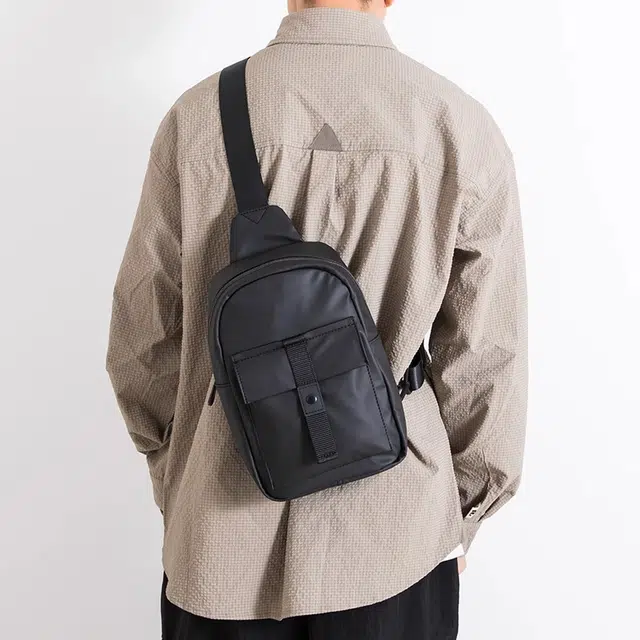 老人头 简约通勤商务时尚 合成革 胸包 男款 黑色