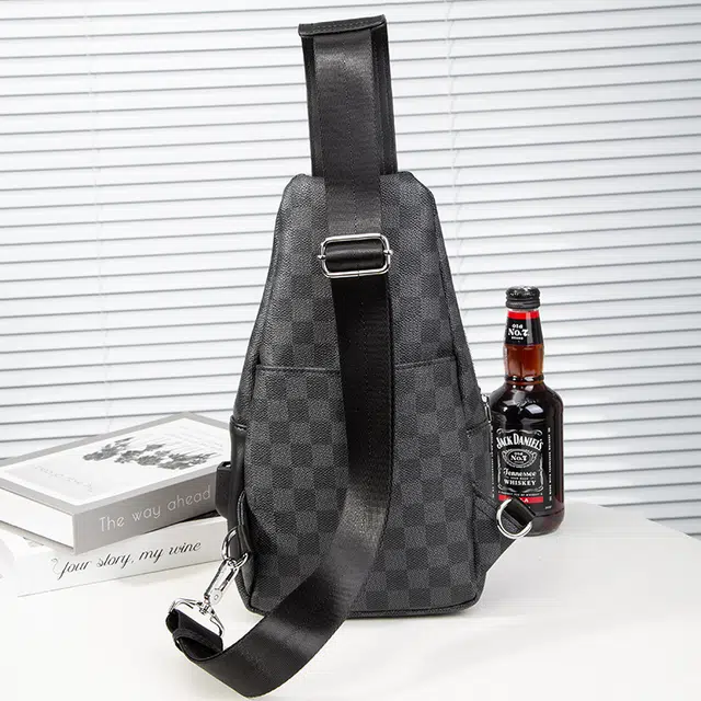 老人头 经典时尚潮流百搭 合成革 胸包 常规 男款 黑色