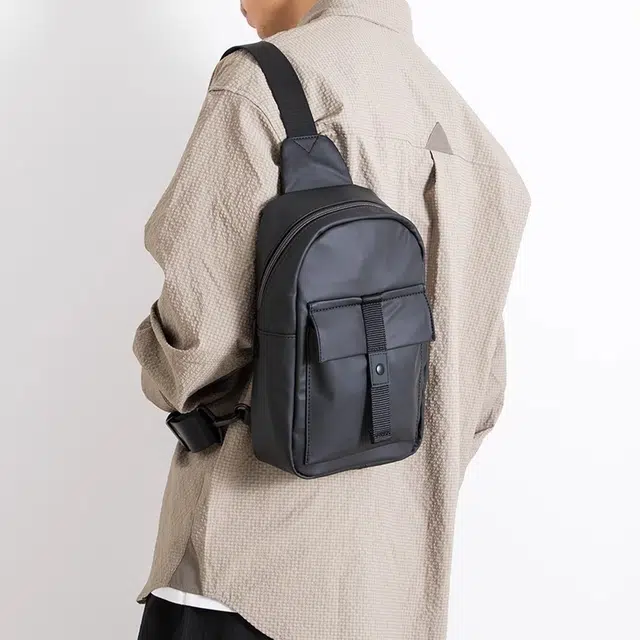 老人头 简约通勤商务时尚 合成革 胸包 男款 黑色