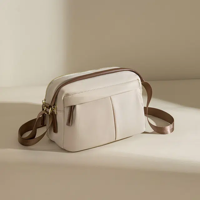 老人头 通勤百搭柔软褶皱设计小众设计感休闲 牛津纺 斜挎包 女款 赫本黑/果仁杏