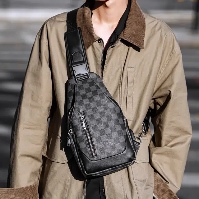 老人头 经典时尚潮流百搭 合成革 胸包 常规 男款 黑色