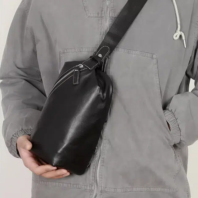 老人头 时尚潮流高级感百搭 牛皮 胸包 男款 黑色