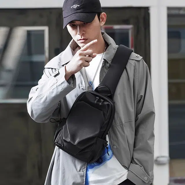 老人头 机能风简约纯色百搭 织物 胸包 男款 黑色