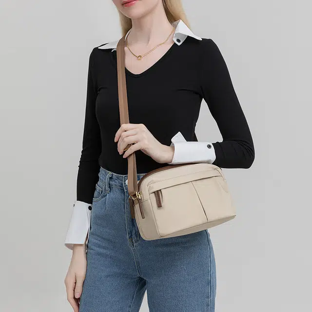 老人头 通勤百搭柔软褶皱设计小众设计感休闲 牛津纺 斜挎包 女款 赫本黑/果仁杏