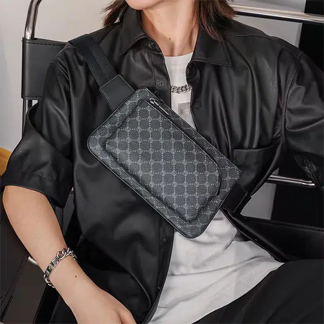 老人头 时尚百搭轻便 合成革 胸包 男款 花纹黑/灰色