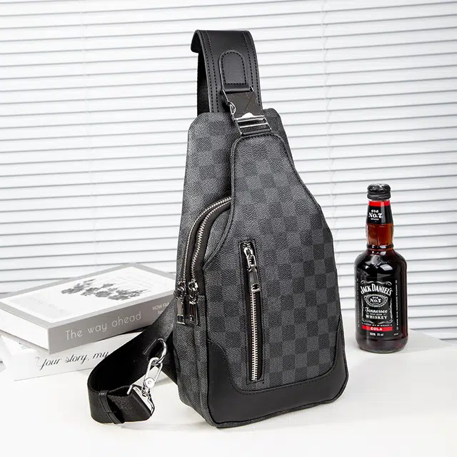 老人头 经典时尚潮流百搭 合成革 胸包 常规 男款 黑色