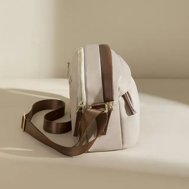 老人头 通勤百搭柔软褶皱设计小众设计感休闲 牛津纺 斜挎包 女款 赫本黑/果仁杏