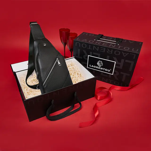 老人头 商务通勤休闲简约时尚斜挎包 头层牛皮 胸包 常规 男款 黑色