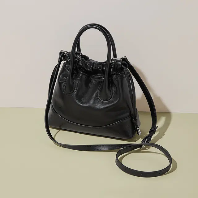 老人头 小香风通勤时尚高级质感气质个性 牛皮拼合成革 水桶包手提包 女款 黑色/白色/浅灰色