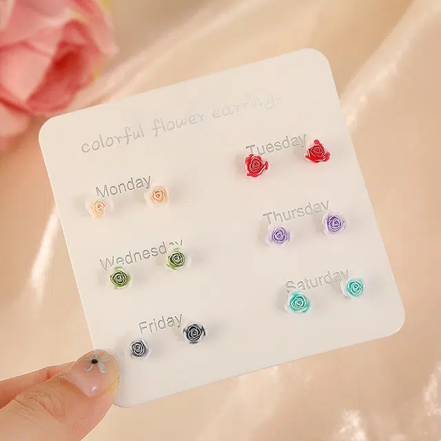 【鲜花朝戴】 千桐 甜美清新彩色花朵 小巧精致 不重样 防过敏养耳洞 塑料 耳钉 男女同款情侣款