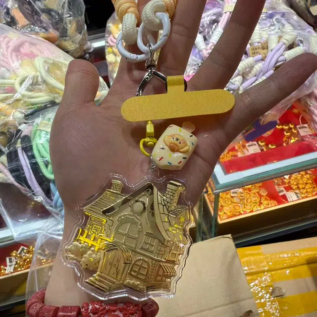 挚爱永恒 快乐城堡 个性创意有房子 轻奢萌趣可爱时尚简约百搭 精致小众高级感背包 亚克力 钥匙扣 女款