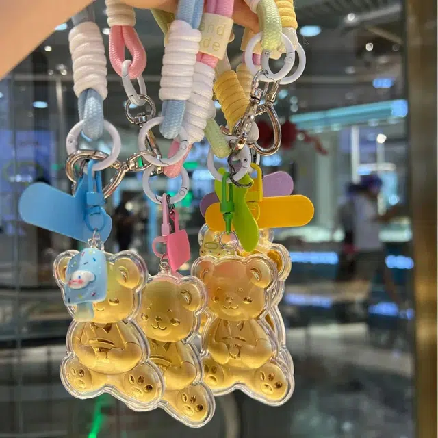 挚爱永恒 可爱抱抱小熊 萌趣可爱创意个性精致手机链 轻奢时尚百搭小众背包挂饰 金箔 钥匙扣 女款