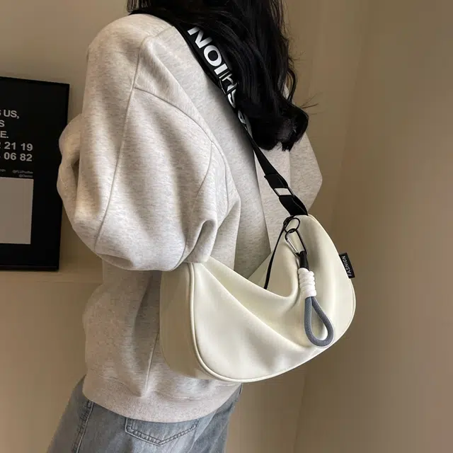 普乐威 高颜值简约时尚百搭小众通勤 布 单肩包 男女同款情侣款 白蓝/白黑/黑色